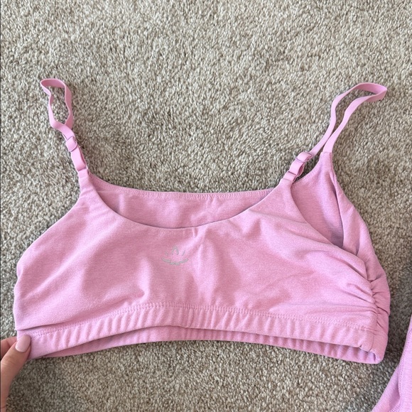 Pink Beyond Yoga Sports Bra and Leggings Set - Picture 4 of 6